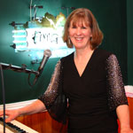 Linda - keyboards & keyboard bass Linda - keyboards & keyboard bass player for Retrospect Band